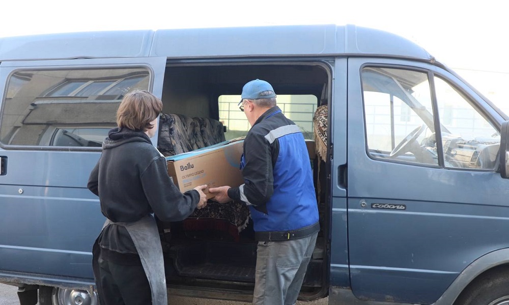 Омичи отправили детям из Стаханова школьные принадлежности в рамках акции «Рюкзак знаний» 