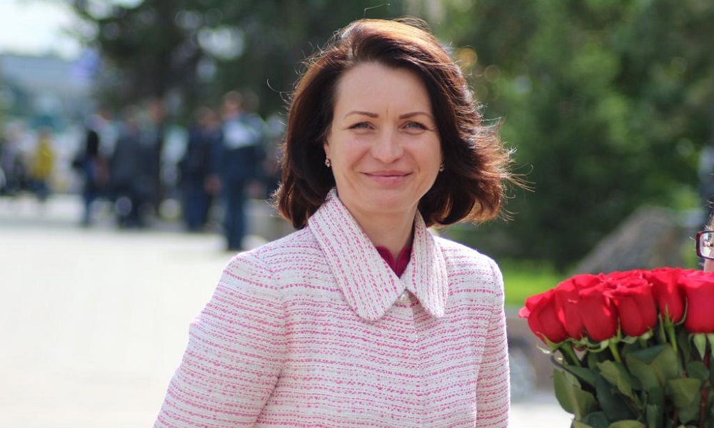 Оксана Фадина переживает за дочь: экс-мэр Омска не знает, как Ева отреагирует на переезд в Москву