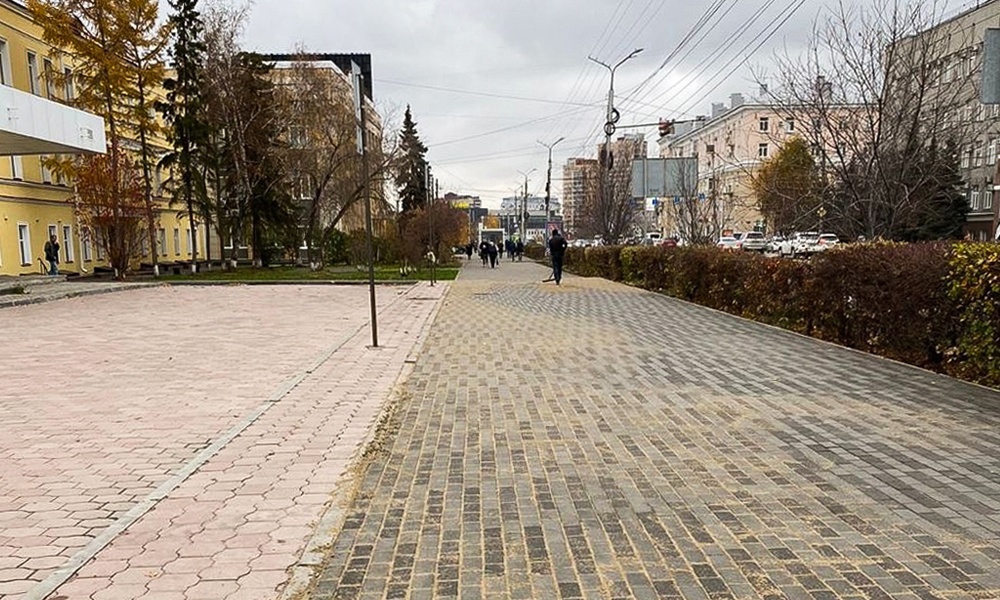 В Омске на площади Ленина заканчивают укладку тротуарной плитки