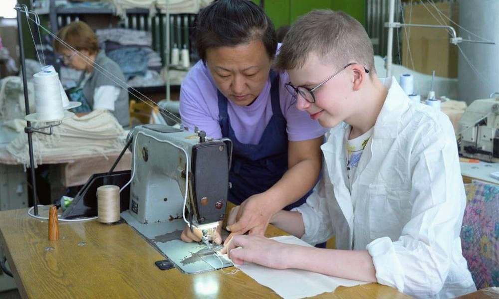 В Омской области проект «PROвозможности» помог трудоустроить 52 подростка с ОВЗ