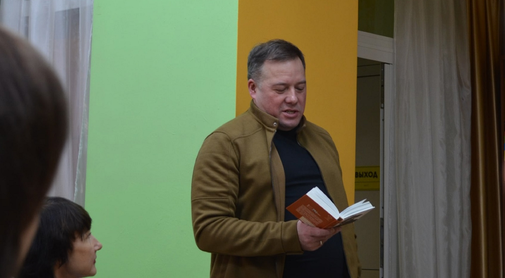 «О любви и любимое»: в Омской областной юношеской библиотеке стоится литературно-музыкальный вечер