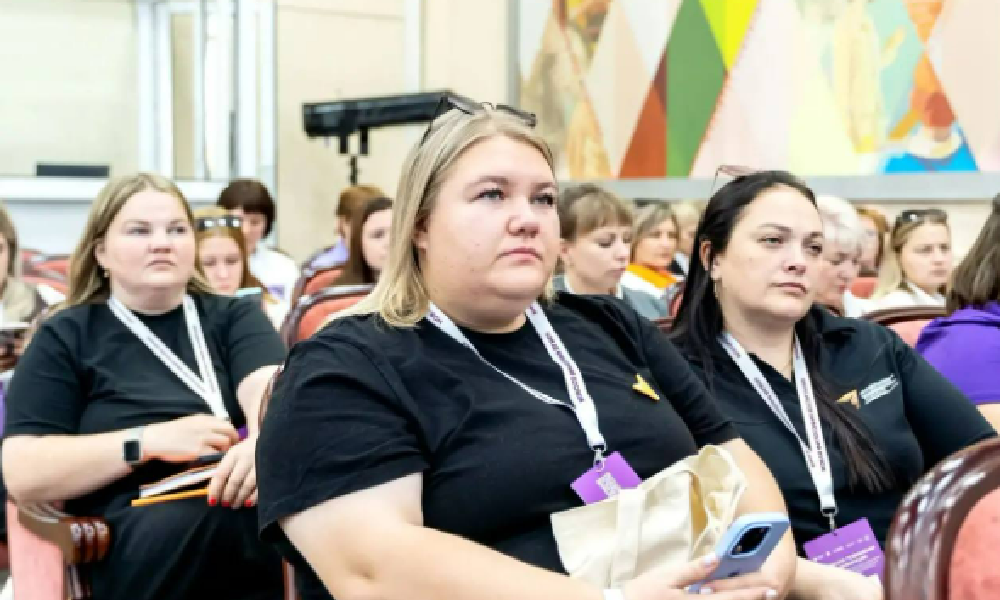 Советники по воспитанию из Омской области завершили обучение в Красноярске