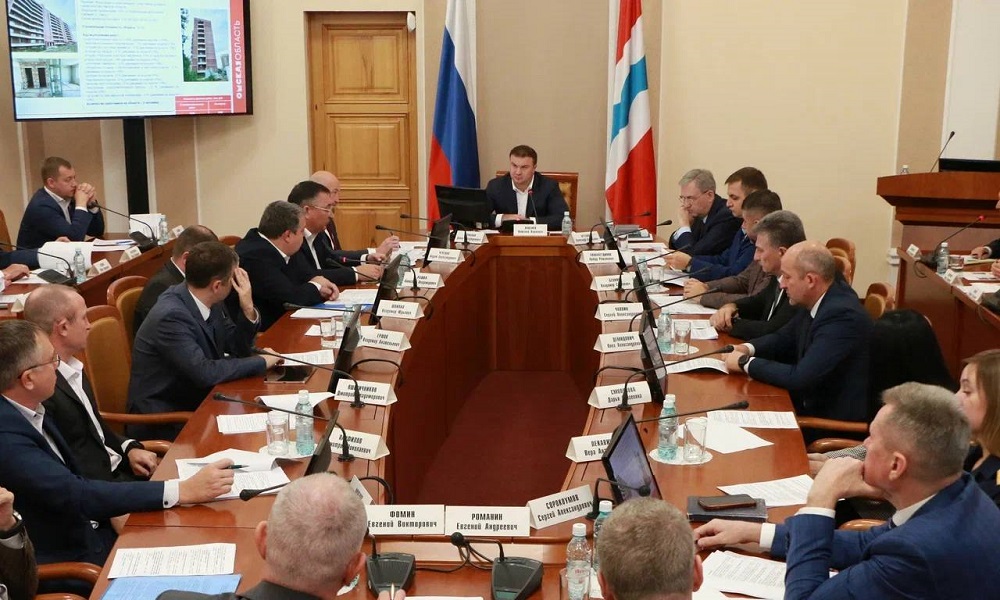 Виталий Хоценко обсудил ситуацию с долгостроями в Омской области