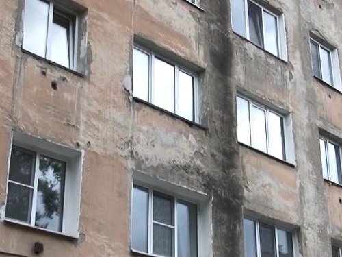 Омичам в эфире 12 канала расскажут о помощи жителям аварийных домов