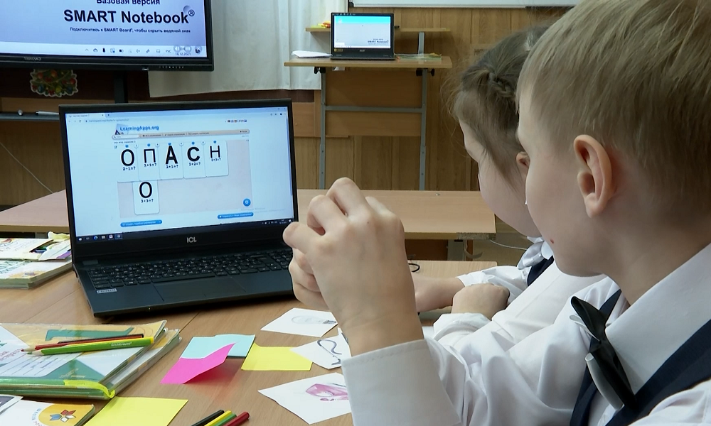 Сельские школы Омской области продолжают оснащать стабильным интернетом