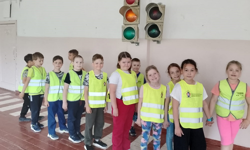 Омским школьникам рассказали о правилах безопасности на дороге