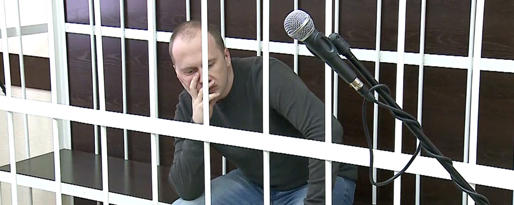 Омичку и её сожителя осудили за "воспитание" ребёнка стоянием на грече