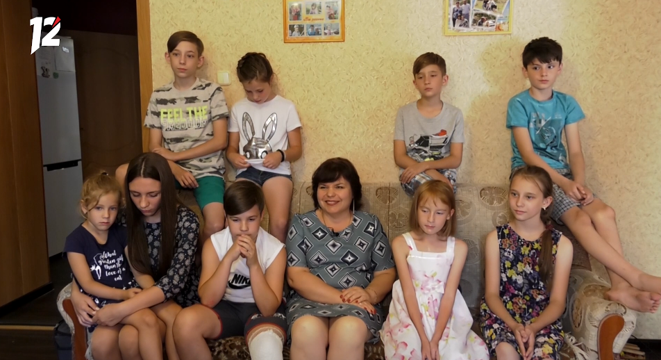 Лучшей приёмной семьёй 2020 года в Омской области стала семья Тереховых