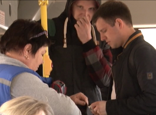 Омичей попросили не рассчитываться картами в автобусах