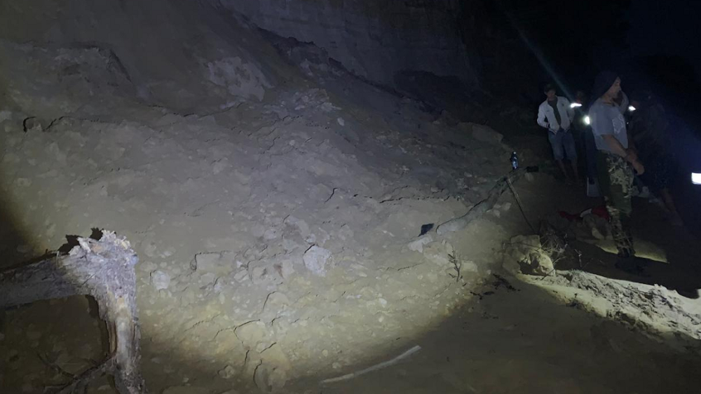 В Тарском районе Омской области при обрушении песчаного берега погиб мальчик