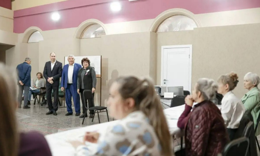 В обновленном кормиловском КДЦ «Дружба» проходит голосование
