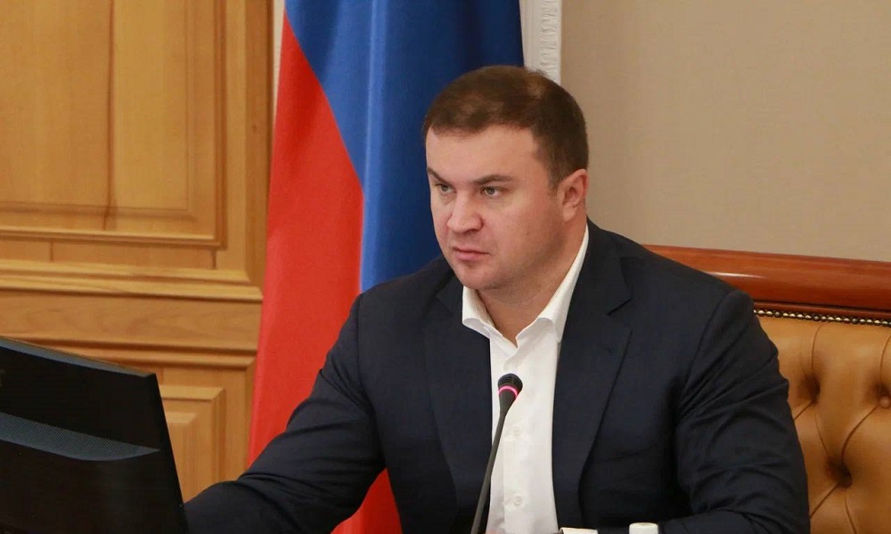 Виталий Хоценко распорядился выделить почти 190 млн рублей на ремонт дорог и покупку техники в Омской области