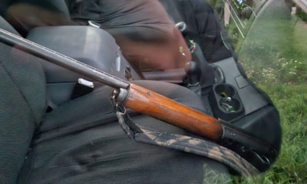 В Омской области после конфликта мужчина открыл стрельбу по автомобилю оппонента