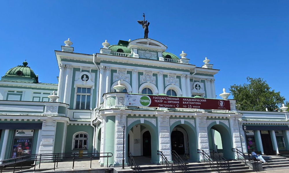 Юрий Трофимов встретился с коллективом Омского драматического театра