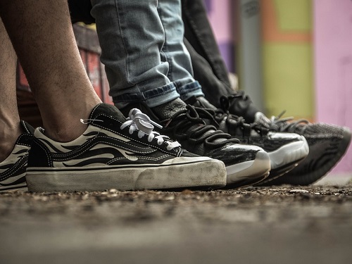 Учеников одной из омских школ госпитализировали с признаками опьянения