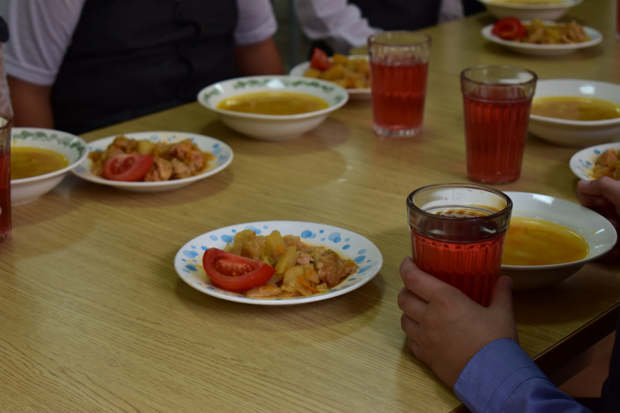 В Омской области увеличат компенсацию на питание школьников с ОВЗ