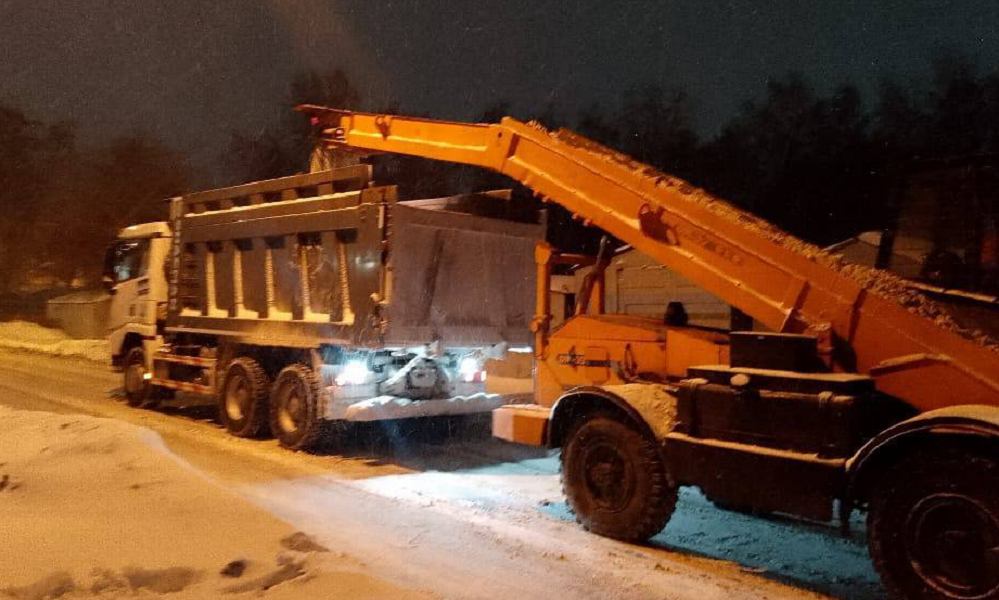 За сутки с омских улиц вывезли 7 800 кубометров снега