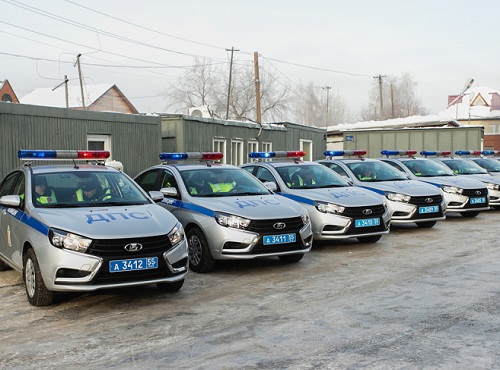 Омским автоинспекторам вручили новые машины