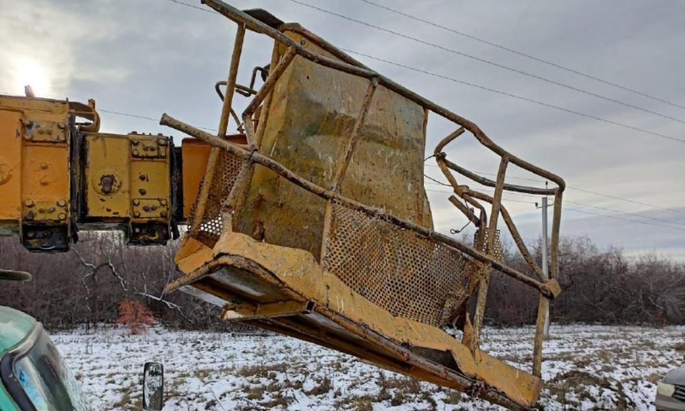 В Омской области грузовой поезд врезался в автовышку 