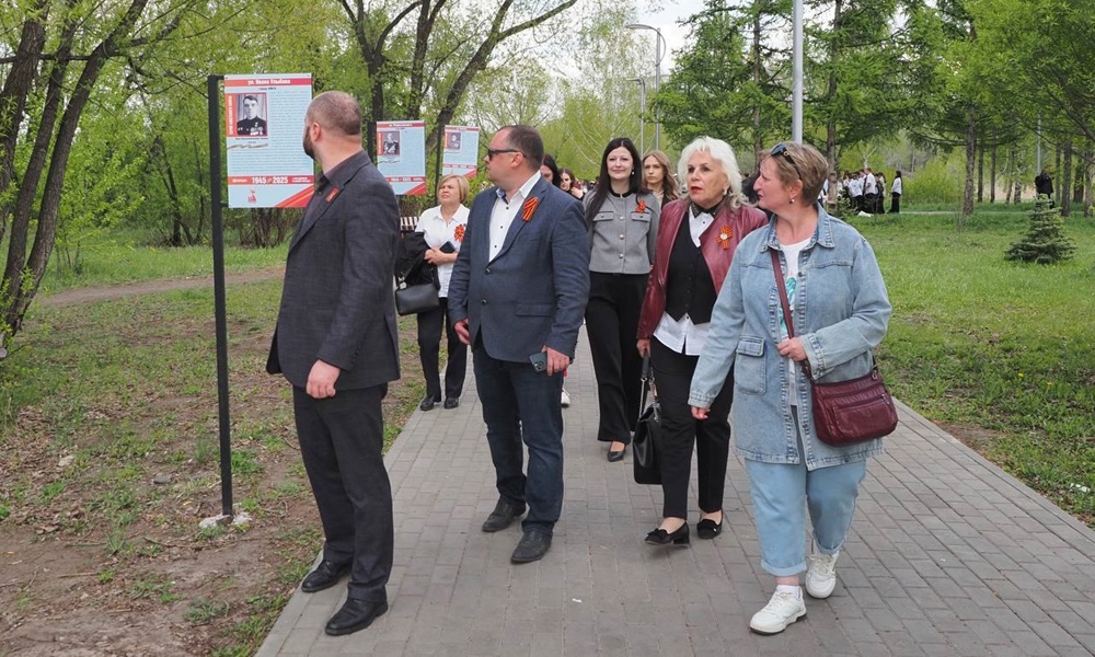 В омском сквере имени Веретено открылась выставка «Память рядом» (12+)