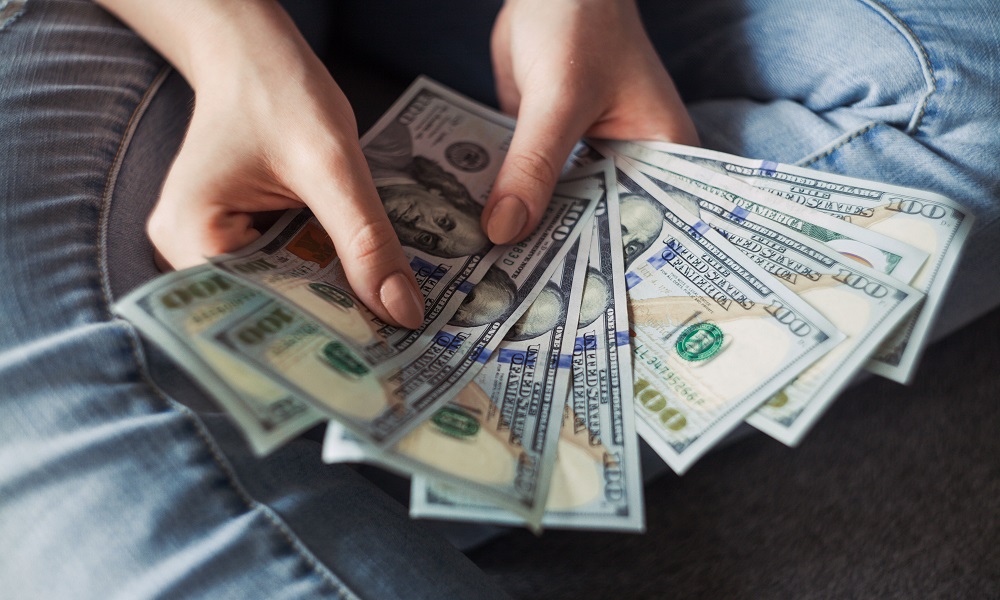 Многие россияне прогнозируют к 1 мая рост курсов доллара и евро на 5%