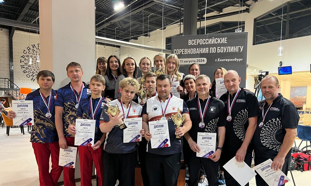 Омская команда завоевала награды во всех дисциплинах соревнований по боулингу 
