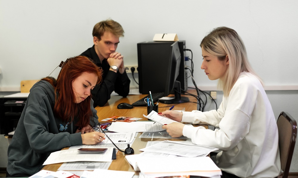 За первую неделю приёмной кампании заявления в ОмГУ подали более 350 абитуриентов