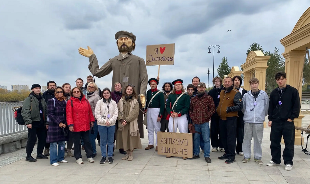 Омичей приглашают на бесплатные показы спектакля-променада «Омск Достоевского»! (12+)
