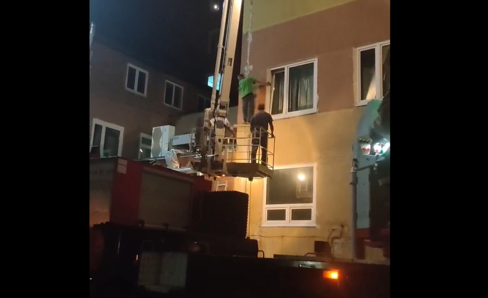 Омич устроил догонялки с росгвардейцами и спасателями на крыше БСМП-1 