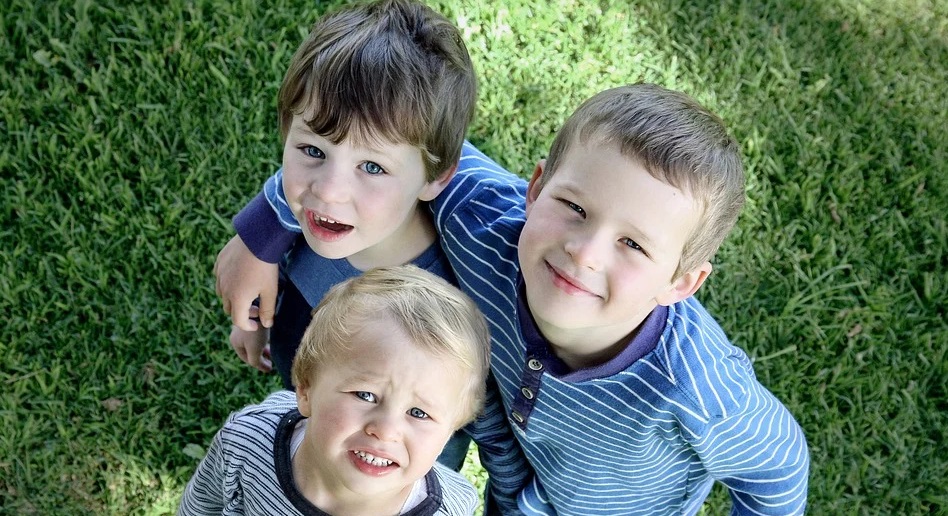 Почти 1,5 млрд рублей получит Омская область на выплаты многодетным семьям