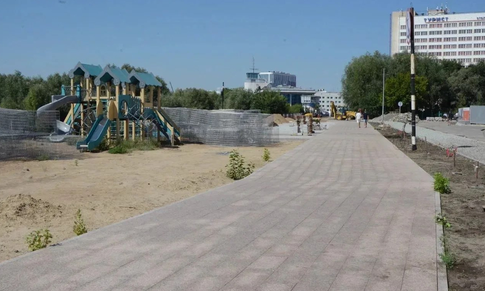 В Омске продолжается благоустройство пляжа «Центральный-2»