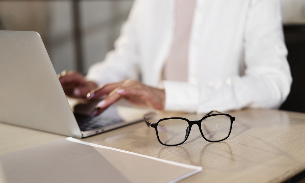 Стало известно, по какой причине омичи прогуливают работу