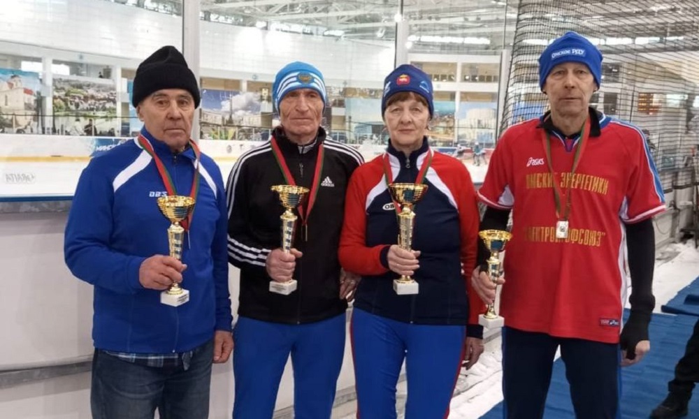 Омские конькобежцы-ветераны завоевали 12 медалей в Минске