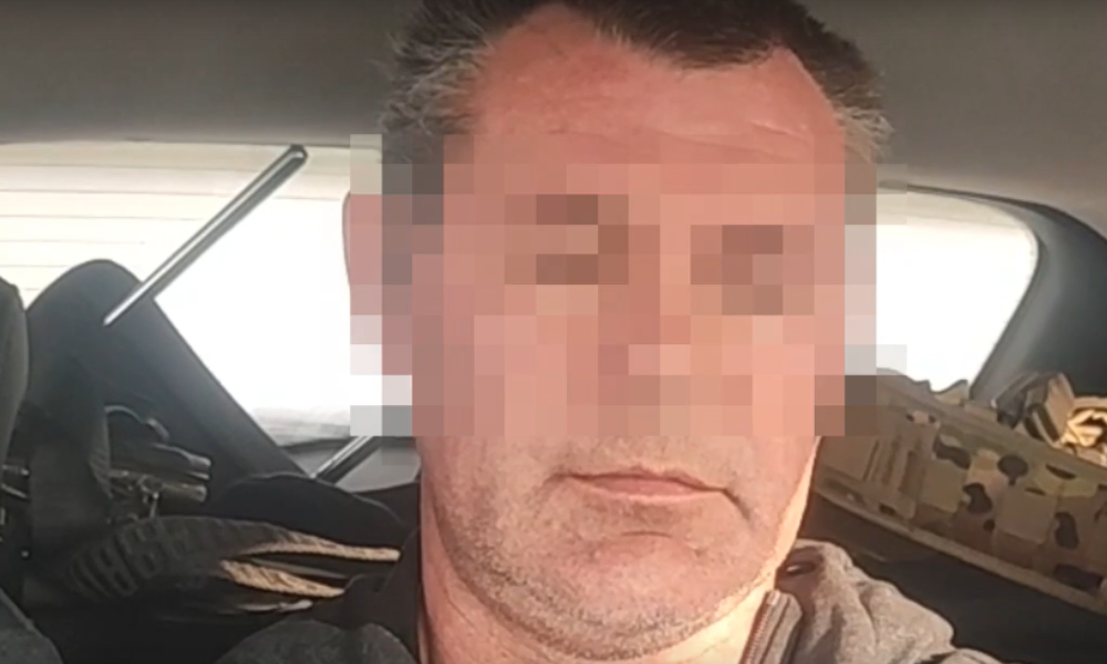 В Омской области полицейские задержали наркокурьера с поличным 