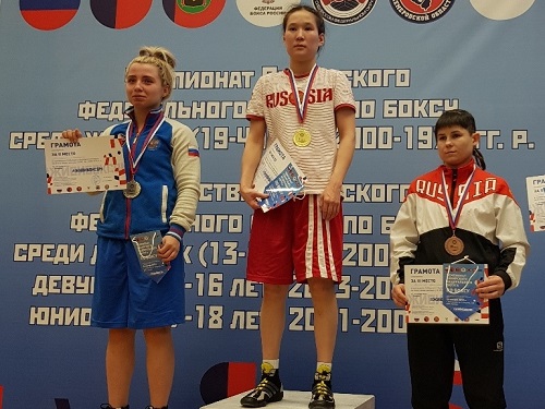 Чемпионкой Сибири по боксу стала омичка Альфия Алимжанова