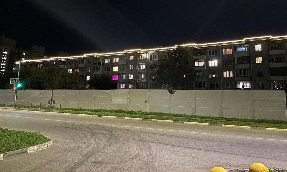 В Омске на двух многоквартирных домах Левобережья появилась архитектурная подсветка