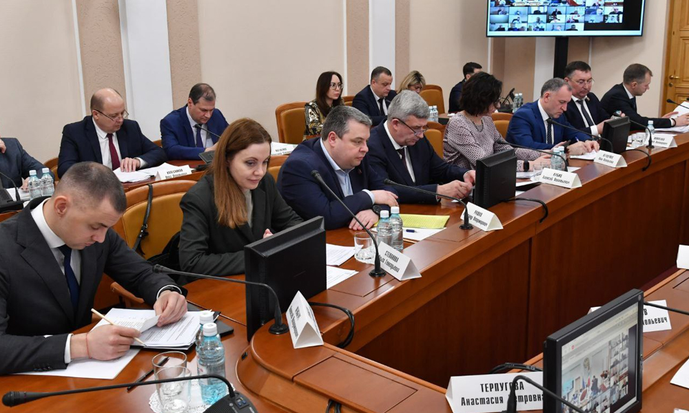 В Омской области запретят продажу энергетиков несовершеннолетним