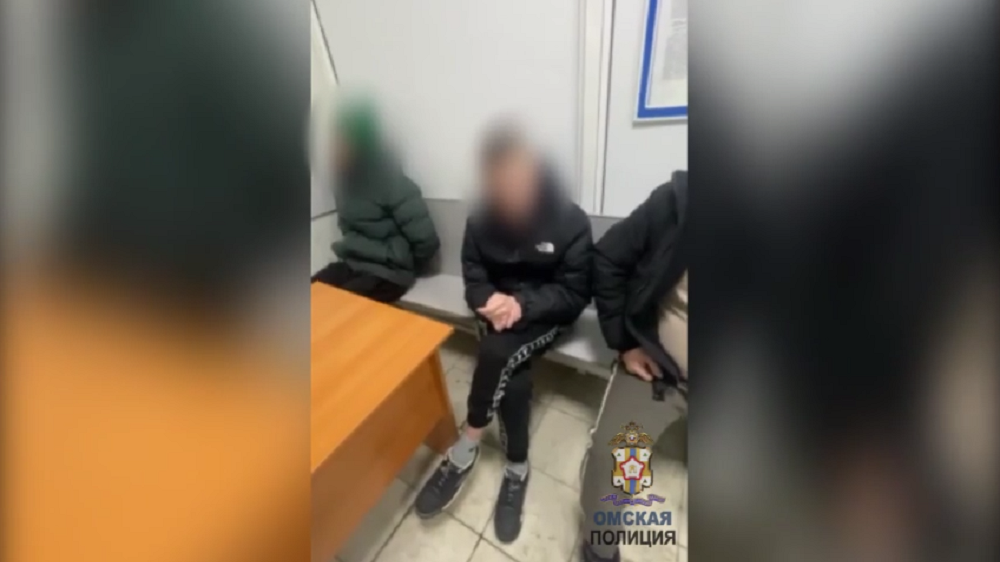 В Омске подростки без ведома родителей купили машину и поехали кататься