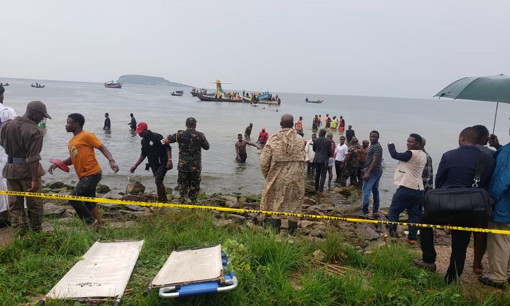 В Танзании пассажирский самолёт потерпел крушение и упал в озеро