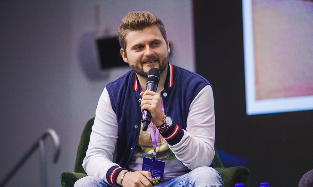 Популярный фуд-блогер Макс Брандт прилетел в Омск для проверки ресторанов и кафе 