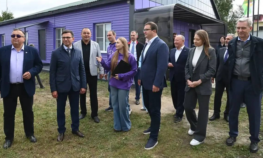 Виталий Хоценко открыл молодёжный центр «Вершина» в Любинском районе