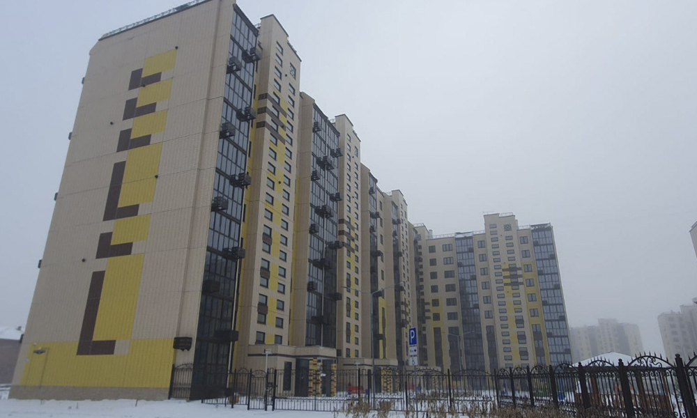 В омском микрорайоне «Амурский» ввели в эксплуатацию многоэтажный дом 