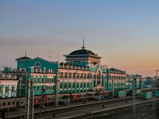 Торговавшая алкоголем омичка пыталась подкупить полицейского на вокзале