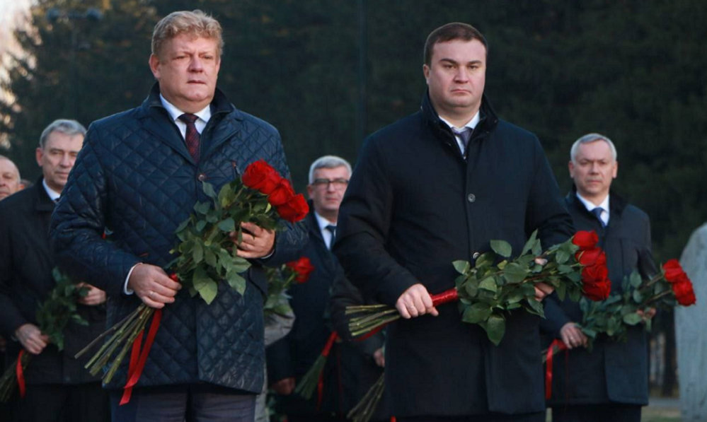 Полпред Анатолий Серышев, губернатор Виталий Хоценко и главы сибирских территорий посетили парк Победы