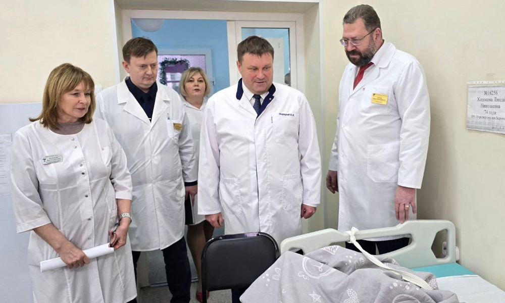 Дмитрий Маркелов оценил работу обновлённого отделения реабилитации в БСМП № 2