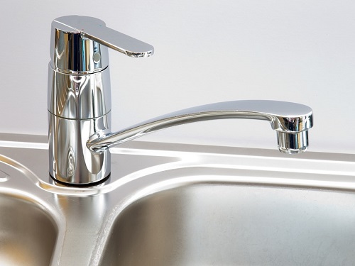 В омских Нефтяниках отключат холодную воду