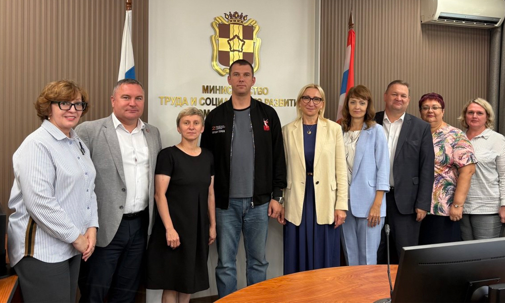 Участник программы «Время героев» завершил стажировку в Минтруда Омской области