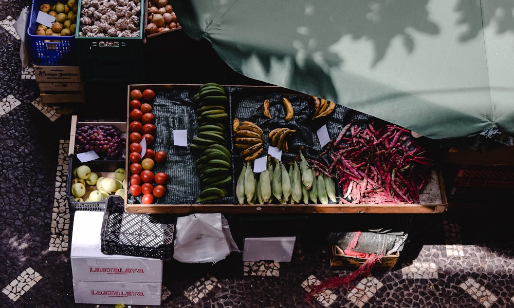 С начала 2021 года на омском участке границы с Казахстаном пресекли незаконный ввоз почти 4 тысяч тонн фруктов и орехов