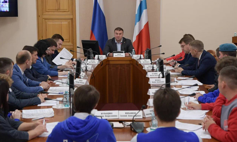 Виталий Хоценко провёл встречу с активистами регионального отделения «Движения Первых»