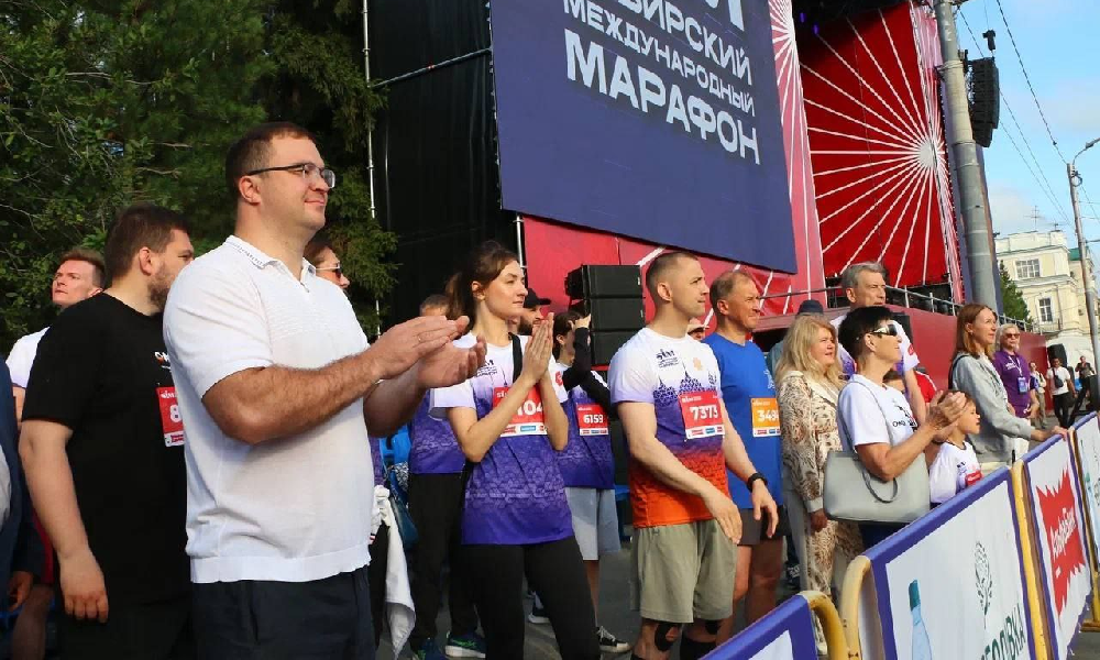 Виталий Хоценко принял участие в открытии Сибирского международного марафона